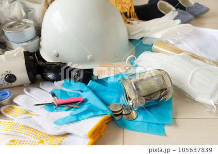 防災グッズ　在宅避難　備蓄品　防災アイテム　災害 105637839