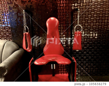 ラブホテルに設置してあったSMチェア。 105638279
