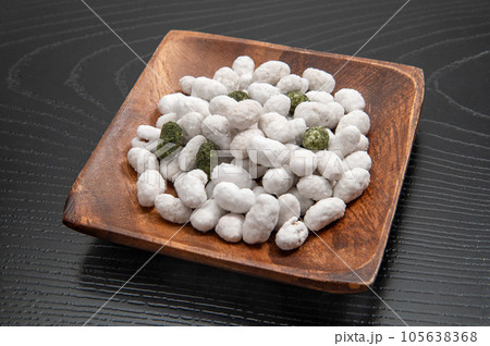 富山の干菓子、三嶋豆 富山の干菓子、三嶋豆 105638368