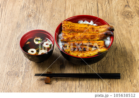 うな重 Eel and rice in a lacquered box うな重 Eel and rice in a lacquered box 105638512