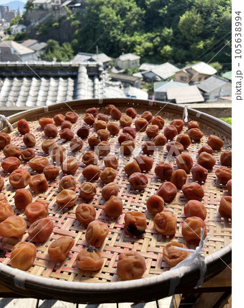 梅干しの土用干し 梅干しの土用干し 105638994