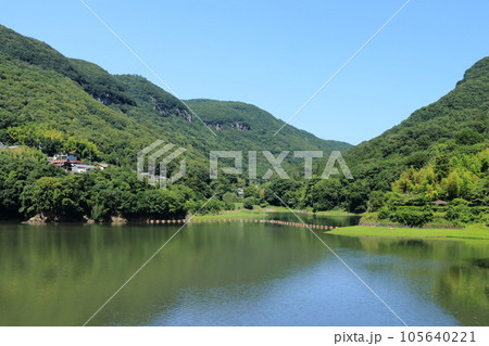 夏の殿川ダム湖 105640221