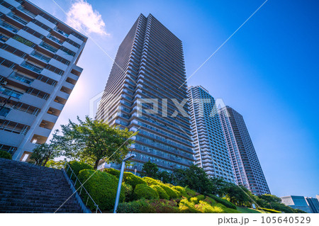 日本の東京都市景観　大川端リバーシティ21などを望む（晴海運河側） 105640529