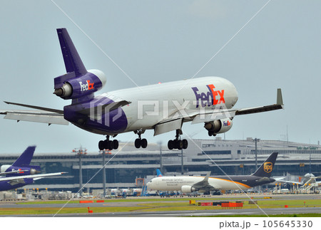 MD-11貨物機成田アブローチ 105645330