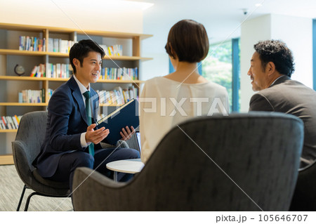 商談　プレゼン 105646707