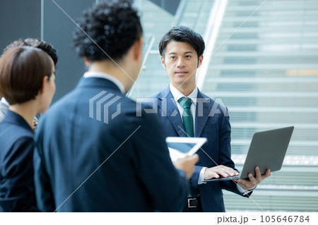 ビジネスシーン ビジネスシーン 105646784