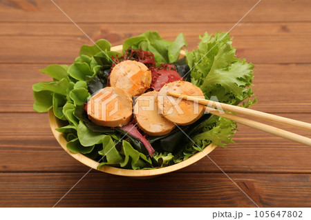 あん肝と海藻のサラダ あん肝と海藻のサラダ 105647802