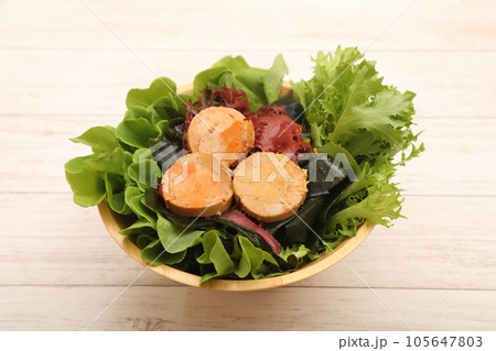 あん肝と海藻のサラダ 105647803