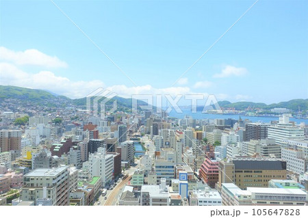 長崎市役所の屋上から望む長崎市中心部の眺め 長崎市役所の屋上から望む長崎市中心部の眺め 105647828