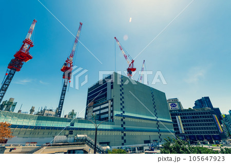 変貌する東京 工事中の新宿駅西口周辺 2023.07　a-4 暖色寒色強調 105647923