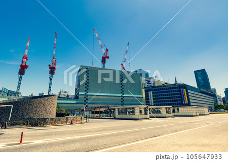 変貌する東京 工事中の新宿駅西口周辺 2023.07　c-4 暖色寒色強調 105647933
