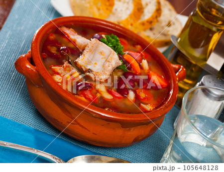 Braised pork meat with beans 105648128