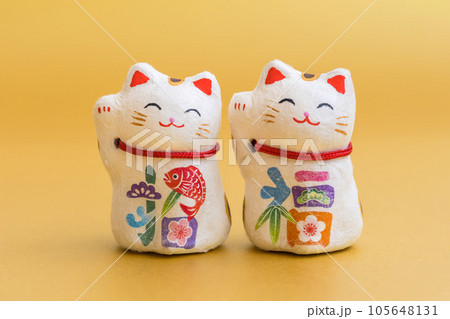 招き猫　招福の年賀状素材 105648131