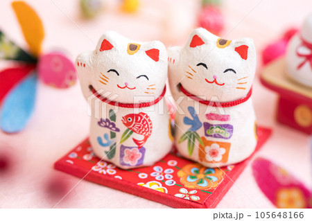 招き猫　招福の正月素材 105648166