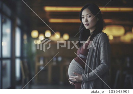 大きなお腹を抱えて屋外を歩いている妊婦の日本人女性「AI生成画像」 大きなお腹を抱えて屋外を歩いている妊婦の日本人女性「AI生成画像」 105648902