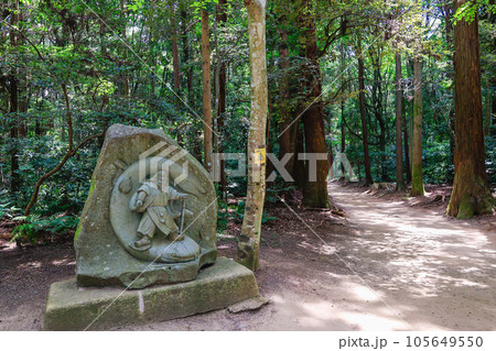 武甕槌大神と参道の森 武甕槌大神と参道の森 105649550