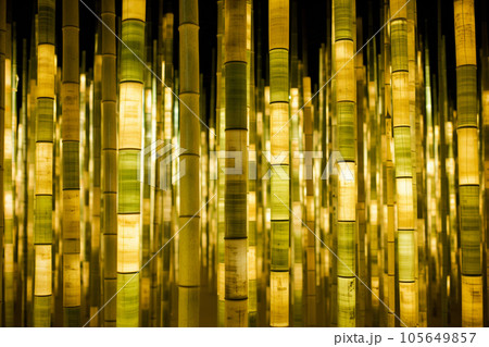 AI生成画像　七夕　竹をイメージした照明　背景イメージ 105649857