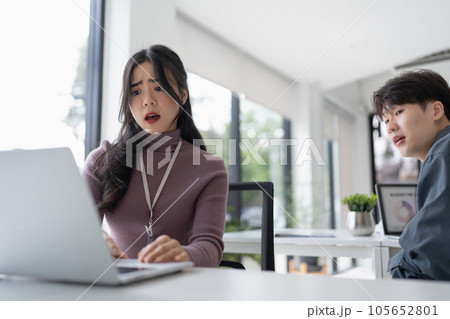 Asain businees man is comforting female businees and showing support to upset and stressed out 105652801