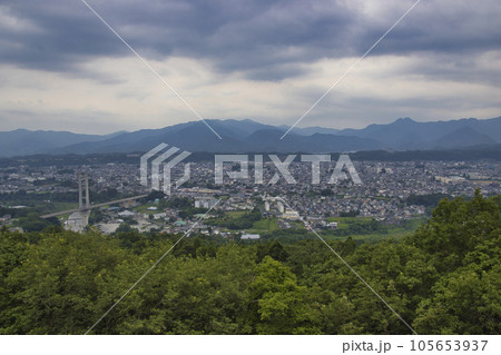 秩父ミューズパーク展望台からの秩父市・秩父連山の眺め　埼玉県秩父市・小鹿野町 105653937