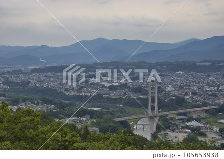 秩父ミューズパーク展望台からの秩父市・秩父連山の眺め　埼玉県秩父市・小鹿野町 105653938