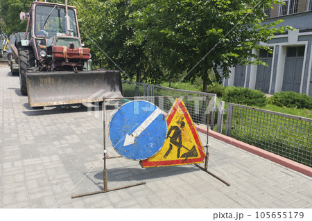 Road repair, road sign and road repair equipment. Road repair, road sign and road repair equipment. 105655179