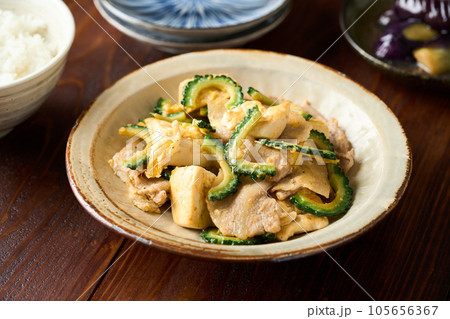 ゴーヤーチャンプルー 105656367