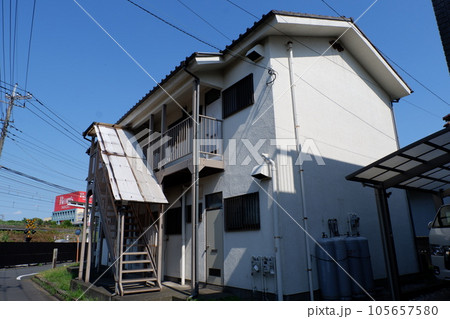 モルタル造りのアパート 105657580