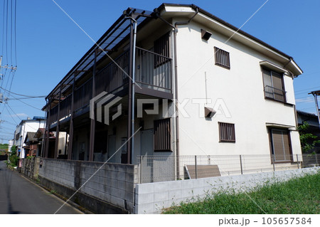 住宅地のアパート 住宅地のアパート 105657584