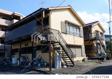 老朽化したアパート 105657586