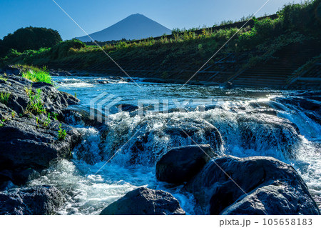 夏富士と清流 夏富士と清流 105658183