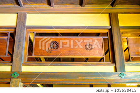 京都、島原の角屋松の間の欄間 105658415