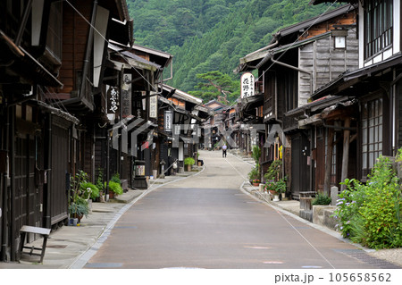 中山道 奈良井宿の町並み（長野県塩尻市奈良井） 105658562