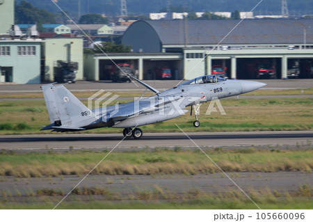 航空自衛隊第303飛行隊F-15イーグル着陸 航空自衛隊第303飛行隊F-15イーグル着陸 105660096