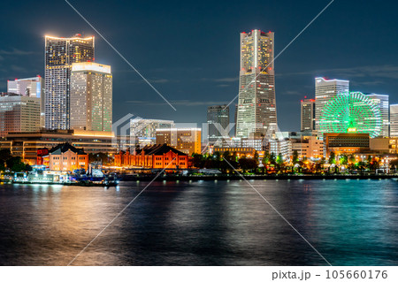 【神奈川県】横浜みなとみらいの夜景（8月） 105660176