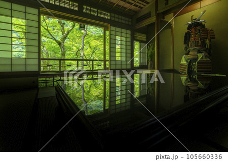 嵐山祐斎亭 美しいリフレクション 新緑の季節 嵐山祐斎亭 美しいリフレクション 新緑の季節 105660336