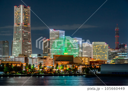 【神奈川県】横浜みなとみらいの夜景(8月) 【神奈川県】横浜みなとみらいの夜景(8月) 105660449