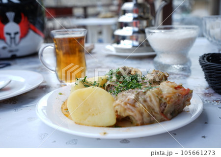 ロシアで食べたガルプツィ(ロールキャベツ)。 ロシアで食べたガルプツィ(ロールキャベツ)。 105661273