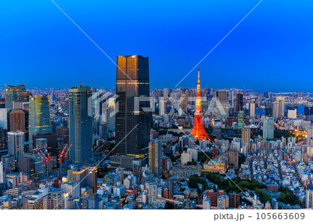 東京 港区 夕方の六本木ヒルズ展望台 スカイデッキからの眺め 東京 港区 夕方の六本木ヒルズ展望台 スカイデッキからの眺め 105663609