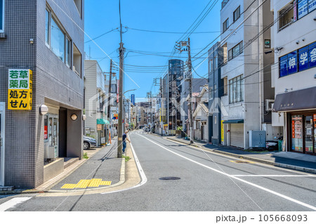 横浜市の都市風景 大口駅 横浜市の都市風景 大口駅 105668093