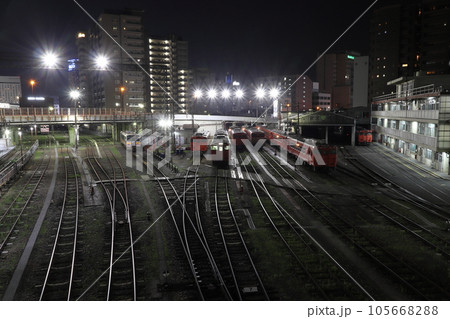 夜の後藤総合車両所岡山気動車支所にて(岡山県岡山市北区) 夜の後藤総合車両所岡山気動車支所にて(岡山県岡山市北区) 105668288