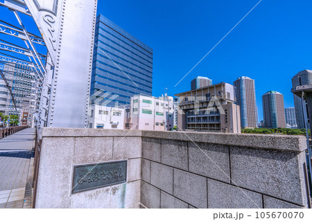 日本の東京都市景観　南高橋から亀島川水門や大川端リバーシティ21などを望む 105670070