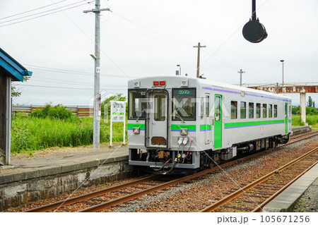 志文駅で、キハ150形気動車(キハ150-102) 志文駅で、キハ150形気動車(キハ150-102) 105671256