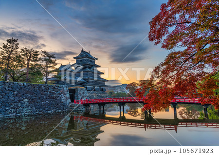 Matsumoto Nagano, sunrise at Matsumoto Castle in autumn season Matsumoto Nagano, sunrise at Matsumoto Castle in autumn season 105671923