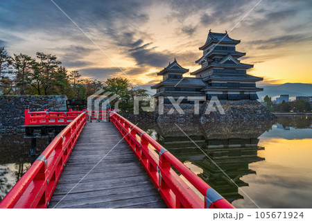 Matsumoto Nagano, sunrise at Matsumoto Castle in autumn season Matsumoto Nagano, sunrise at Matsumoto Castle in autumn season 105671924