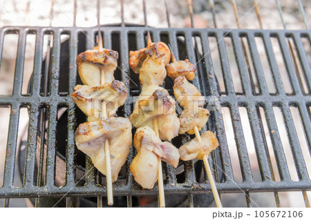 【オートキャンプ場でソロキャンプ 熾火で焼き鳥ぼんじりを焼く】 【オートキャンプ場でソロキャンプ 熾火で焼き鳥ぼんじりを焼く】 105672106