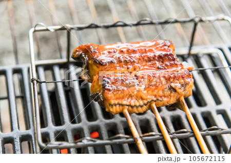 【オートキャンプ場でソロキャンプ 熾火でウナギのかば焼きを焼く】 【オートキャンプ場でソロキャンプ 熾火でウナギのかば焼きを焼く】 105672115
