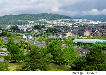 最上川ふるさと総合公園 虹の丘から望む寒河江市街 105675669