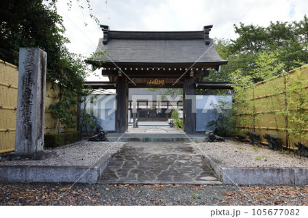 鳥居強右衛門の墓所　新昌寺　曹洞宗 105677082