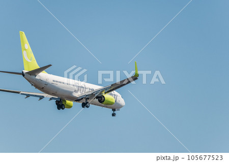 【城南島海浜公園上空から着陸態勢のソラシドエア機　後ろ姿】 105677523