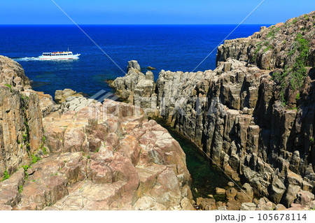 【福井県】晴天下の東尋坊(越前海岸) 【福井県】晴天下の東尋坊(越前海岸) 105678114